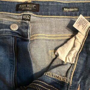 Judy Blue Relaxed Fit Jeans size 15/32